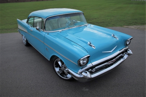 linsday-mclaughlins-blue-57-chevy-blends-both-old-and-new-0028