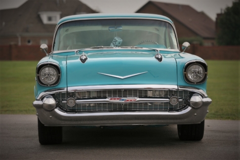 linsday-mclaughlins-blue-57-chevy-blends-both-old-and-new-0029