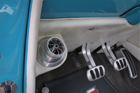 linsday-mclaughlins-blue-57-chevy-blends-both-old-and-new-0033