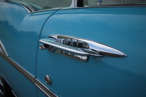 linsday-mclaughlins-blue-57-chevy-blends-both-old-and-new-0034