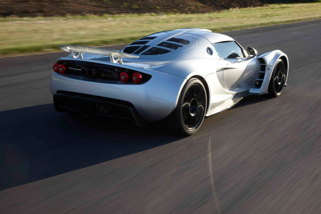 Video: 2011 Hennessey Venom GT Shoots Fireball