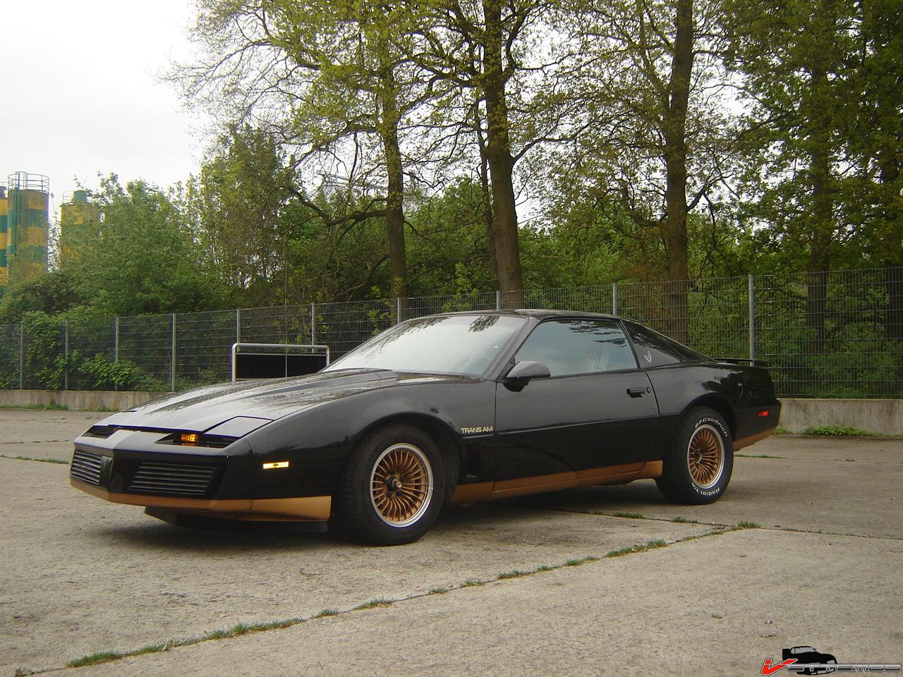 This ProTouring '82 Firebird Gets The Full Black And Gold Treatment