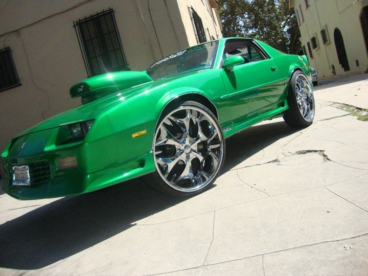 Video: 3rd-Gen Camaro Wearing 26-Inch Rims