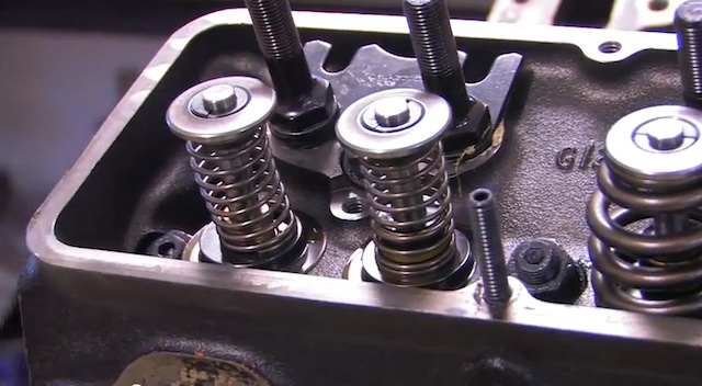 Video: Comp Shows How To Degree A Camshaft
