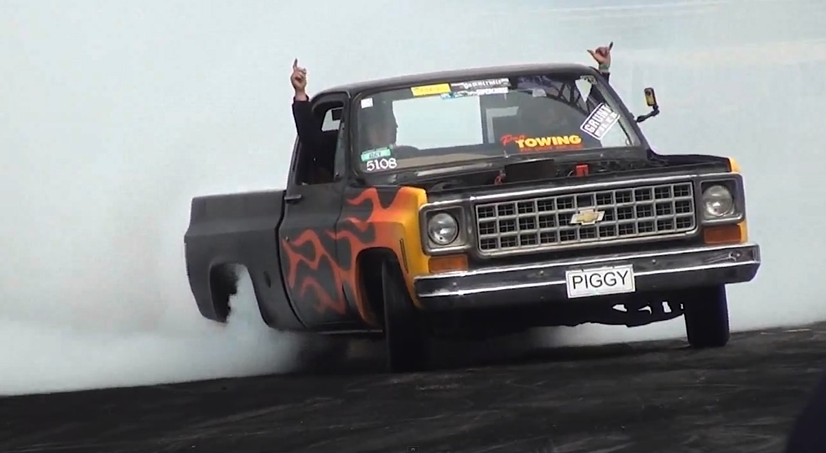 Video: Chevy C-10 Proves It Can Do Much More With Amazing Burnout