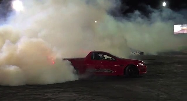 Video: Holden Ute Representing At The Perth Burnout Competition