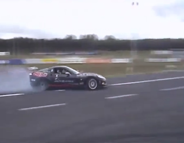 Video: Drifting Showdown Between a C6 and the Po-Po