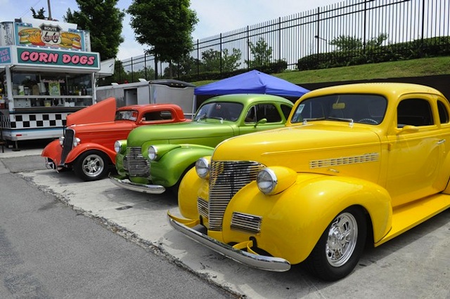 Video: Cruising-In From This Year's Street Rod Nationals South
