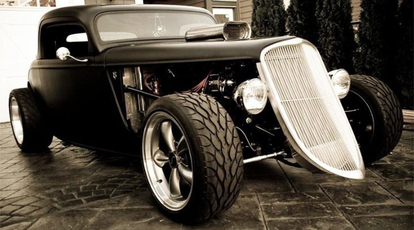 Video: FFR '33 Hot Rod Smokes it Up at Burnout Contest