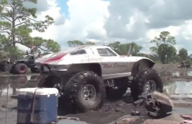 Video: Mud Slinger Split-Window Corvette Mud Jam