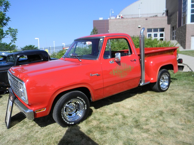 Video:Big Muscle Dives into Trucks with the Dodge Little Red Express