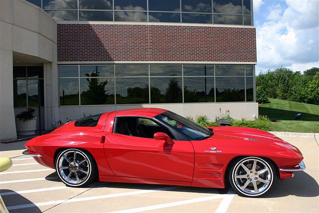 Video: Modern Sting Ray Brings Performance and Classic Styling