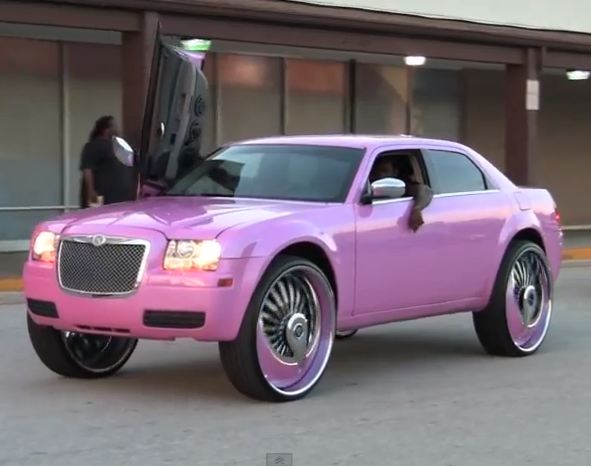 Video: A Pink Chrysler 300 Donk Get Pulled Over By Police