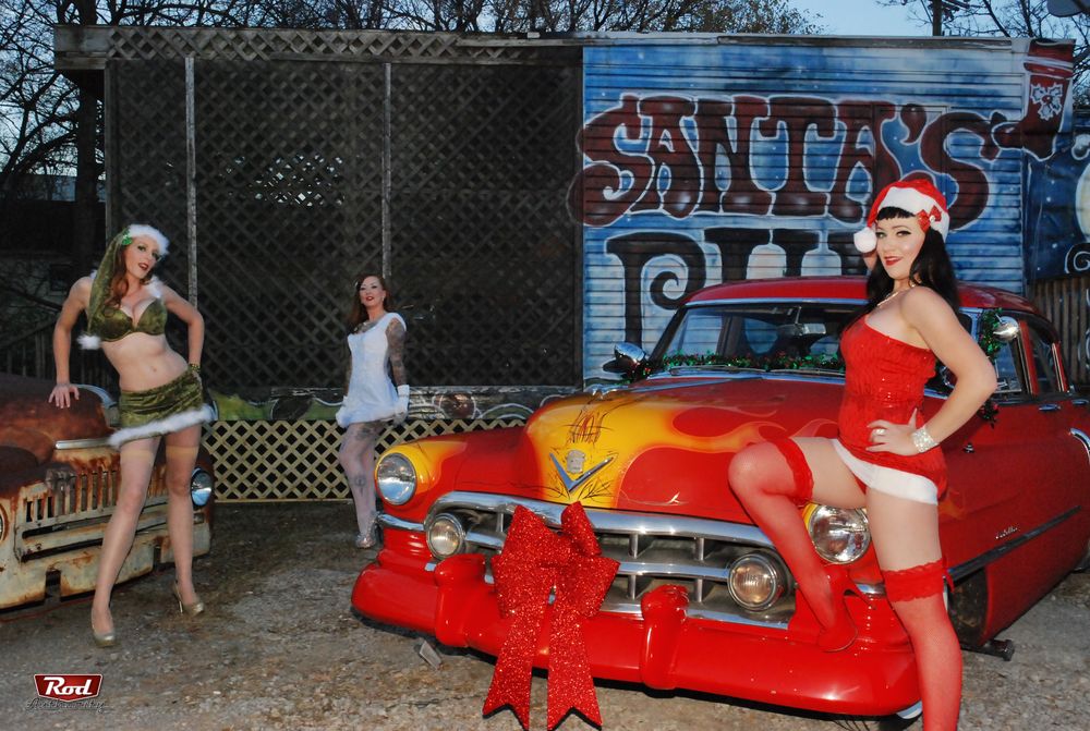 Babe of the Month: Sexy Mrs. Santa and Her Pinup Helpers