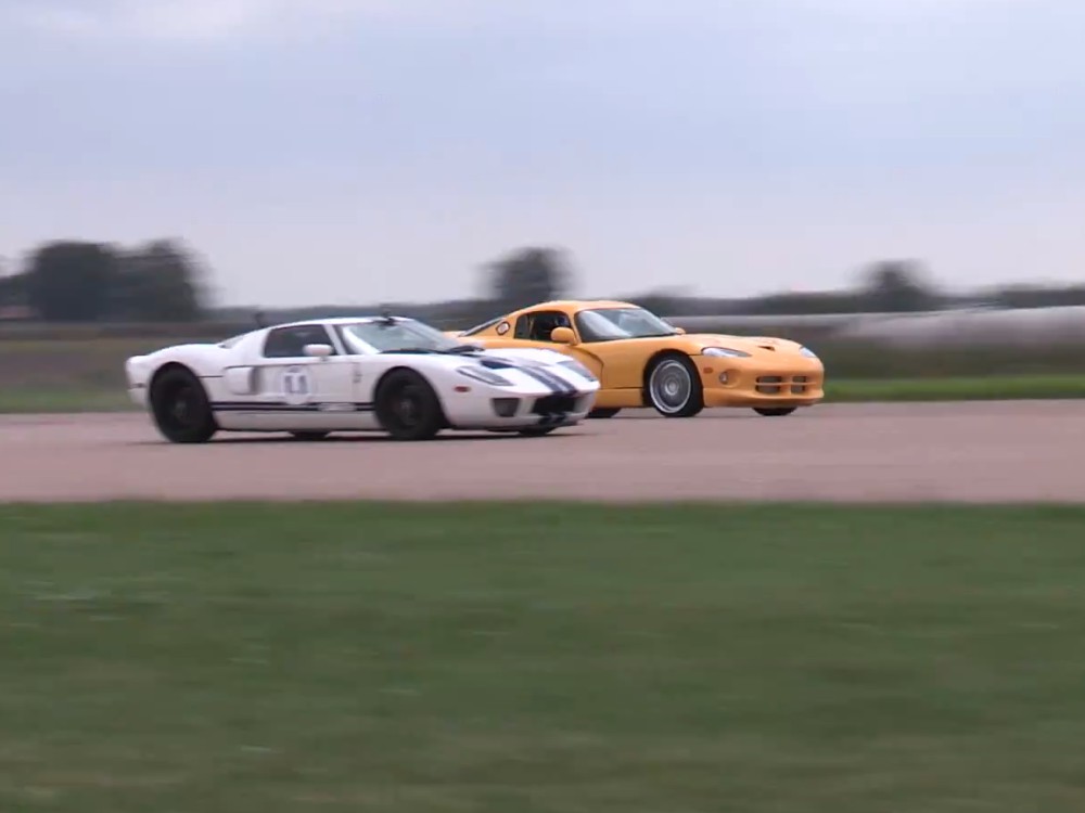 Video: Battle of the 1,000 HP Titans - Dodge Viper vs. Ford GT 