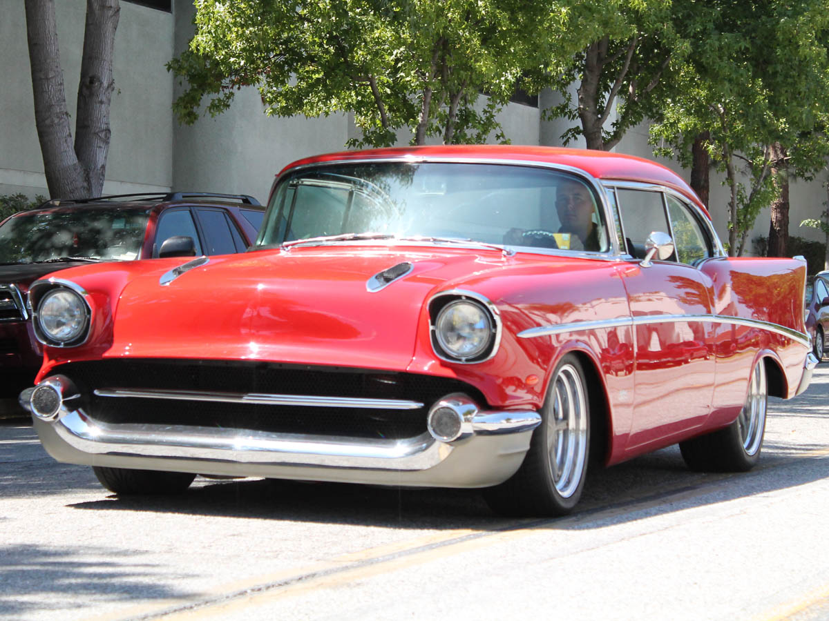 Video: Modern EFI For Old School Cars With Edelbrock E-Street EFI