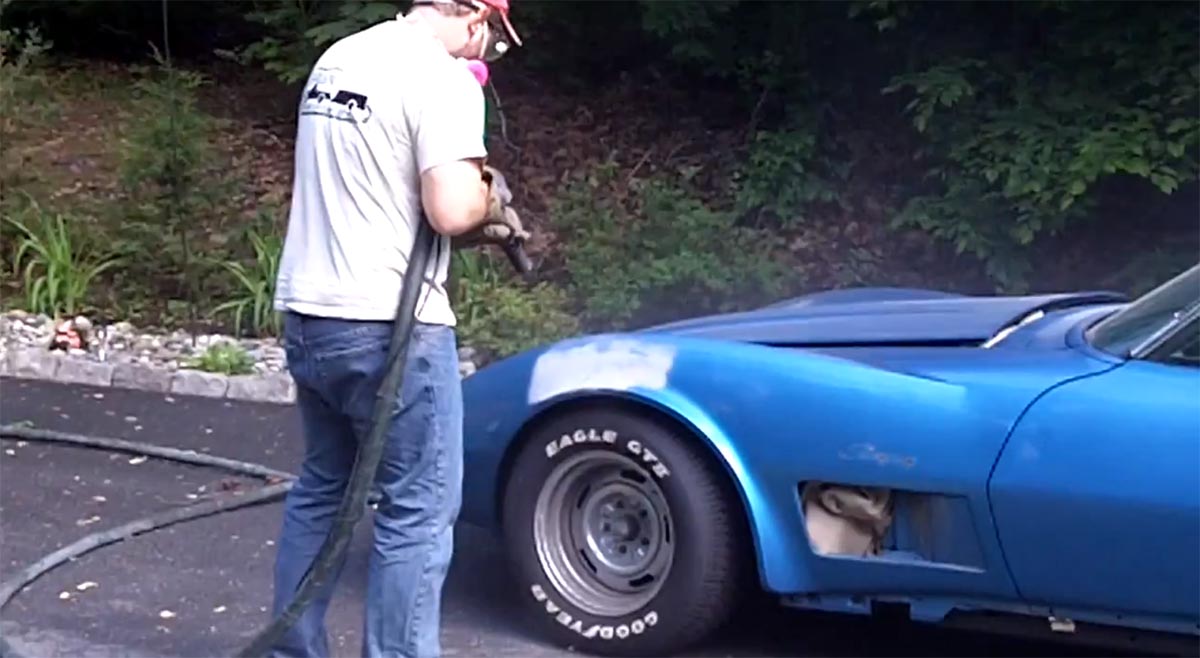 Video: Soda Blasting A 1971 Corvette