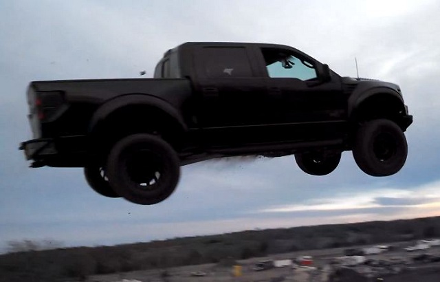Video: How To Destroy The Suspension Of A SVT Raptor