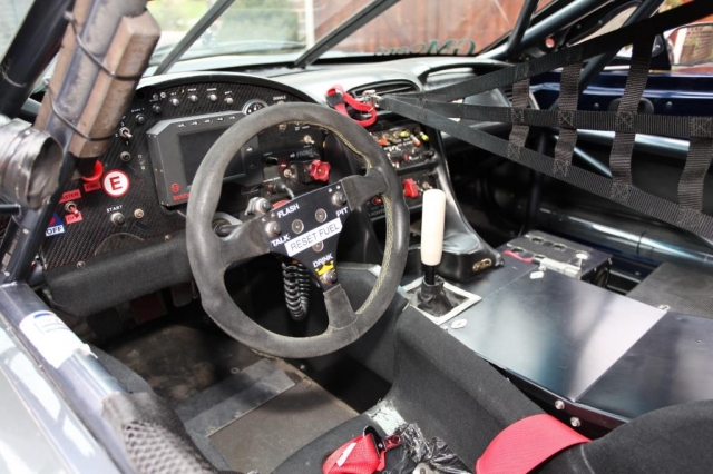 Completely different from the current C6R GT2 cars with paddle shift