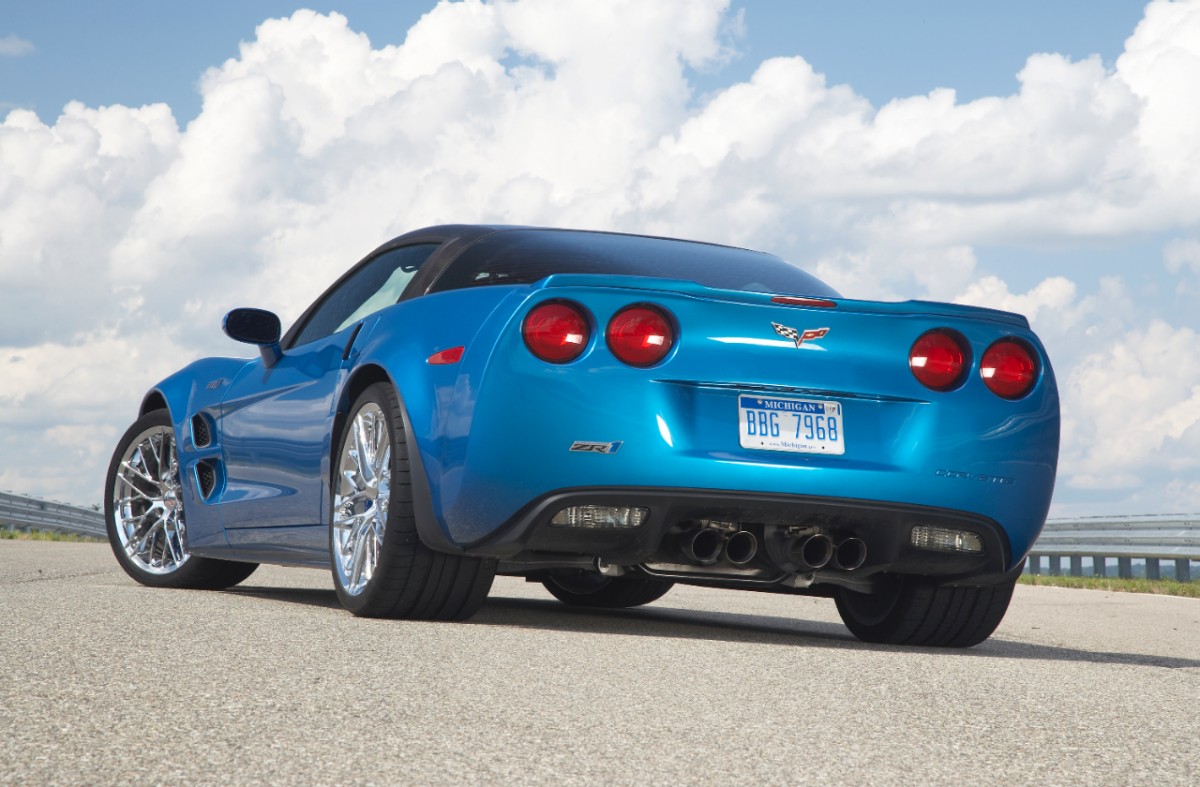 Video: The Sound of a Corvette ZR1 from the Back   