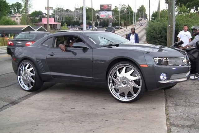 Video: Are “Floater” Rims on Camaros the Next Big Fad?   