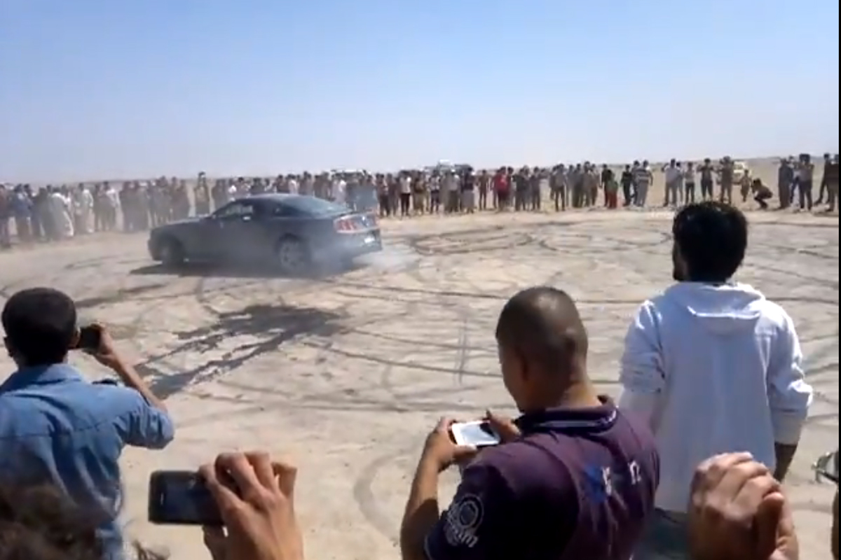 Video: Mustang GT Doing Donuts, In Of All Places, Iraq?