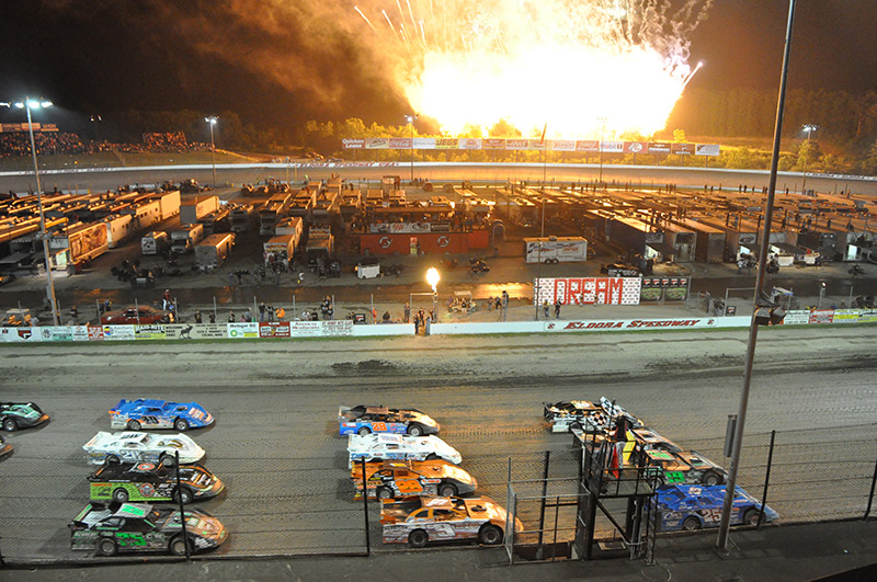 Video: Bloomquist Wins Dramatic Dirt Late Model Dream 