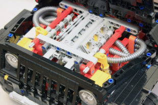 VIDEO: Fully Functional Scale Model Jeep Wrangler Made of LEGOs!