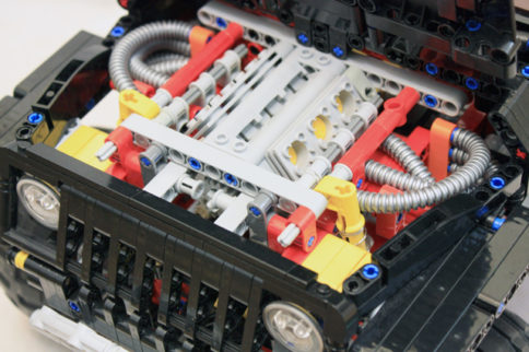 VIDEO: Fully Functional Scale Model Jeep Wrangler Made of LEGOs!