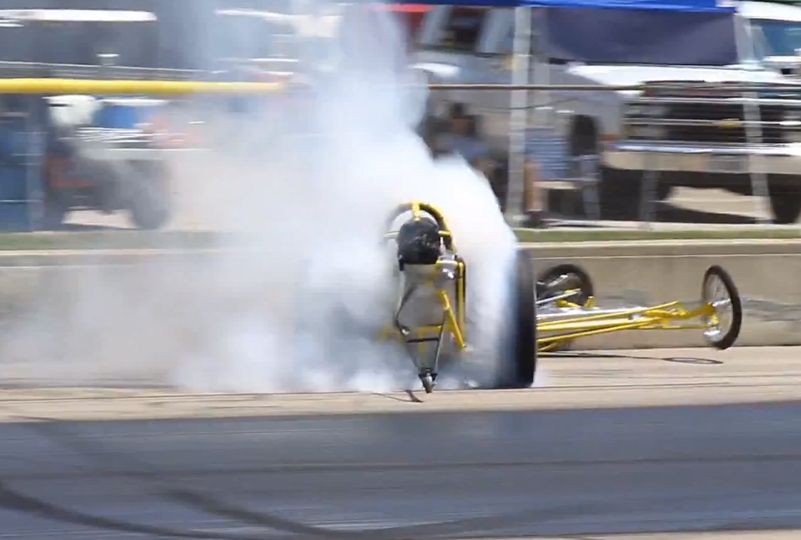 Video: Scary Nitro Nostalgia Front Engine Dragster Crash
