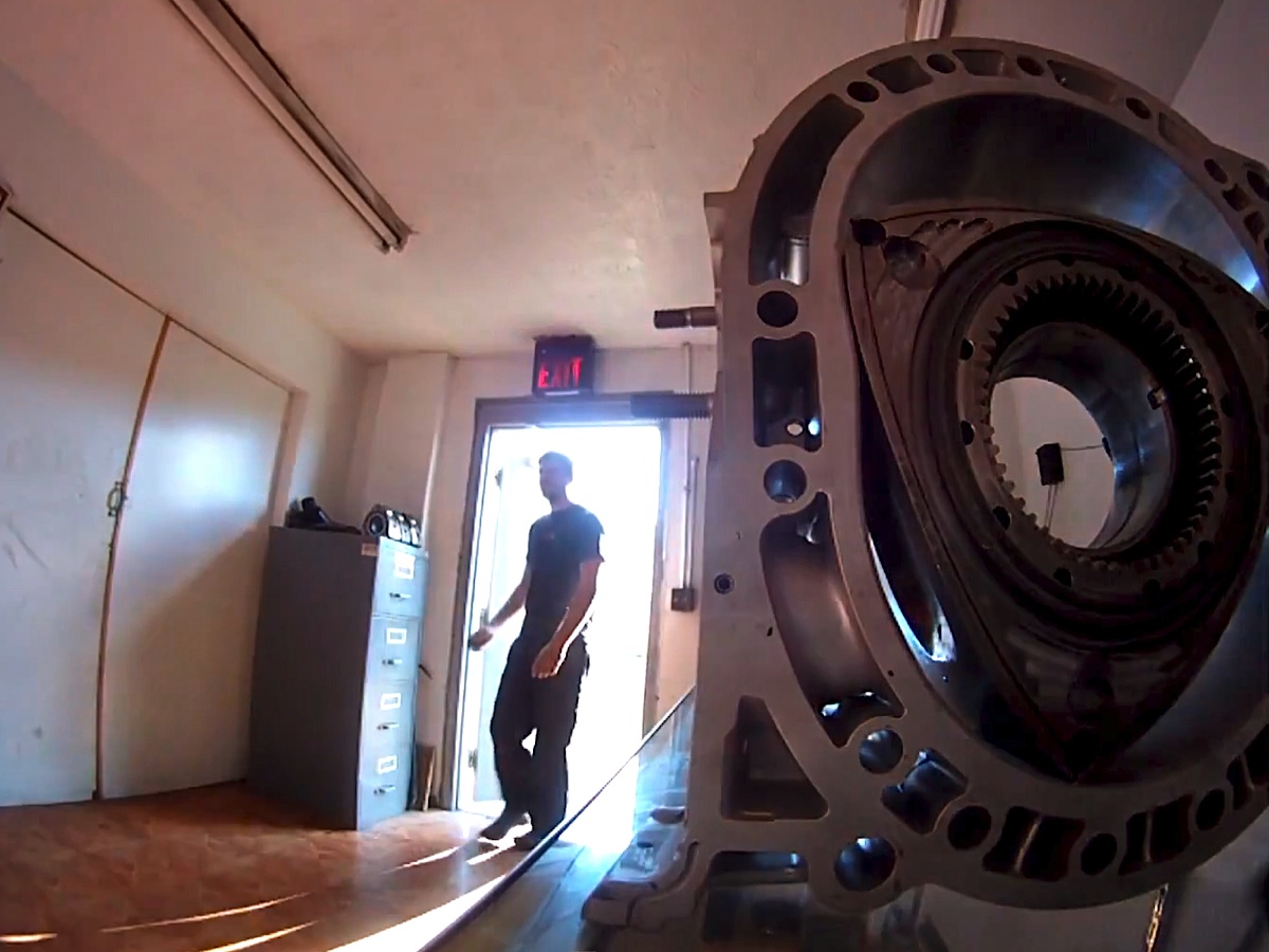 Video of 4-rotor Rotary Engine Assembly Is Automotive Fine Art
