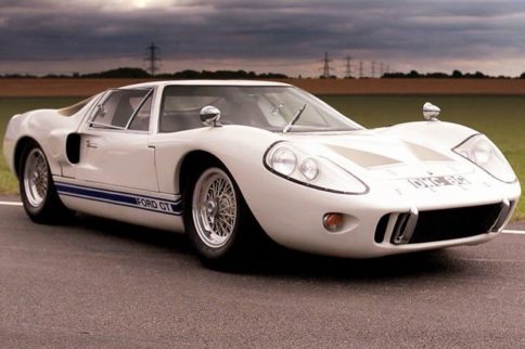 Video: This Ford GT/GT40/GT70 Drag Race Is Amazing   