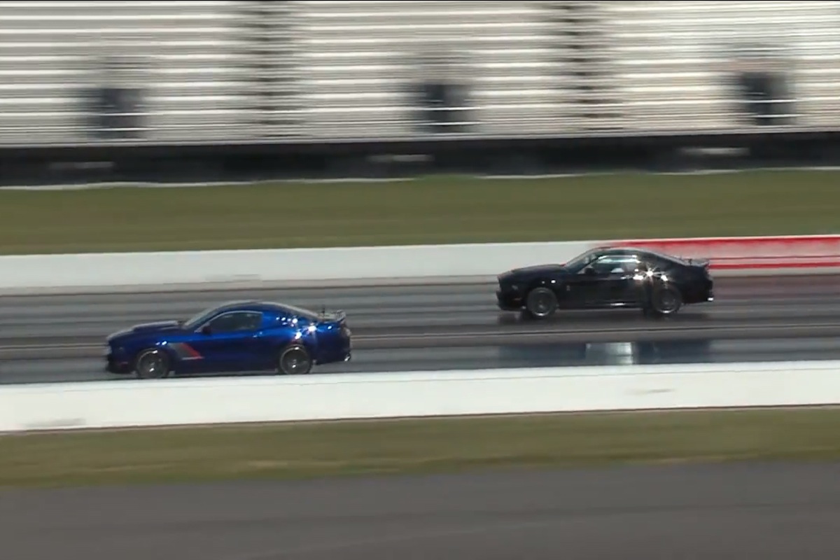 Video: 2014 Roush RS vs 2014 Shelby GT500
