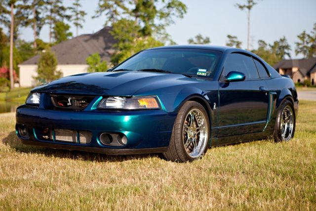 Video: A 1,300 Horsepower Twin-Turbo Cobra Smacks Down Corvette