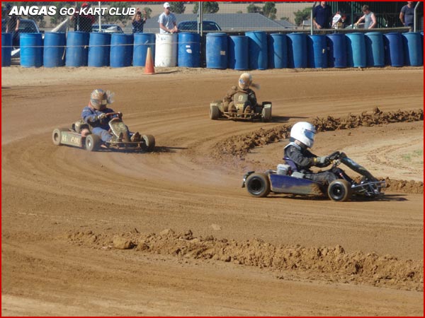Video: Australians Race Go-Karts Their Own Way on Dirt