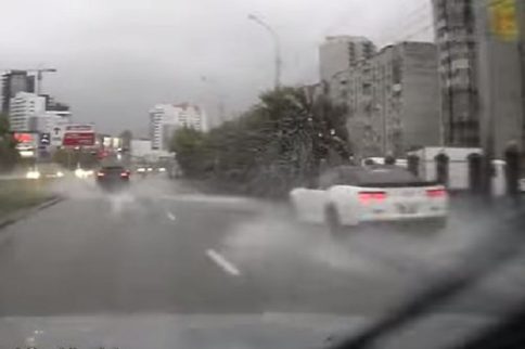 Russian 5th Gen Camaro Driver Has a Very Bad Day   
