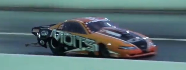 Video: Moits Racing 10.5W Mustang Explodes A Tire At 244 MPH!