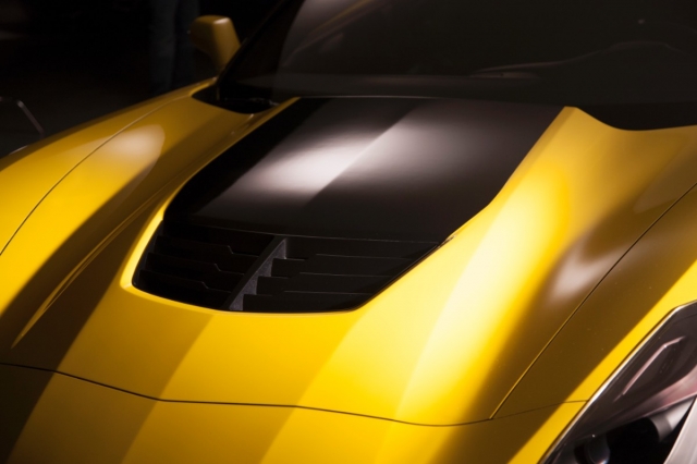2015-Chevrolet-CorvetteZ06-013-medium