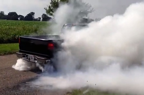 Video: Huge Smokey Burnout From LS S-10