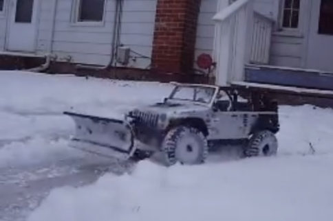 VIDEO: R/C Snowplow Does The Job Just Like The Real Thing