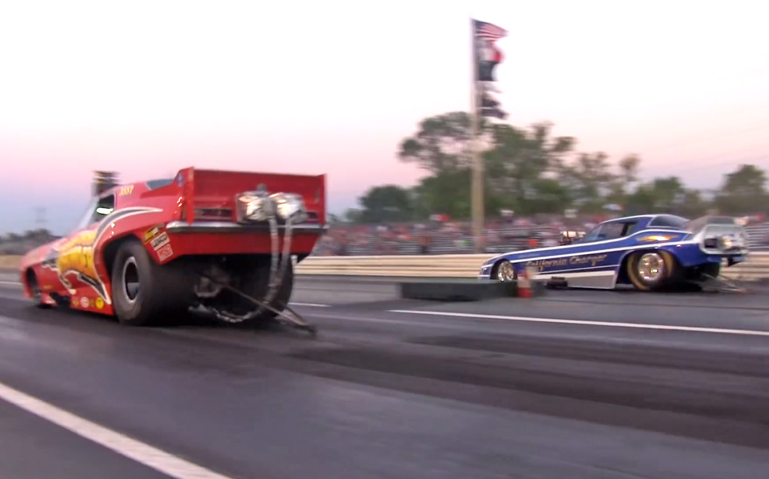 Video: Spectacular Nostalgia Funny Car Grudge Match At World Series