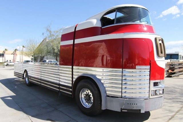 futurliner-car-hauler-1