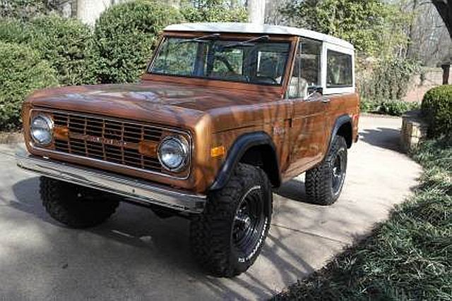 1974 Ford Bronco front