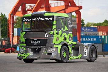 1100 Horsepower Semi Drifts Around Corners And Tears Up The Streets
