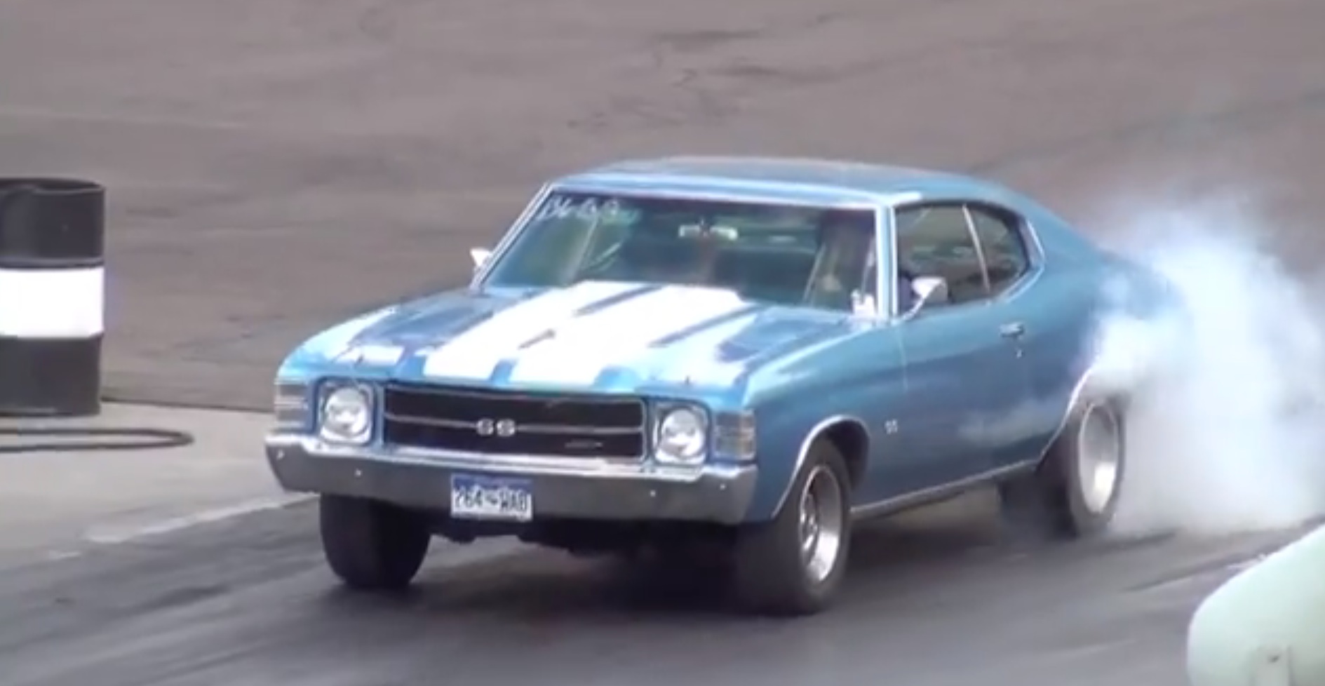 Video: 1971 Chevrolet Chevelle VS BMW Side-By-Side Drag Race