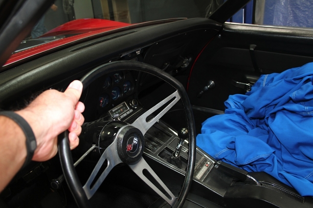 The old steering wheel in the car had seen better days - it was broken, and when combined with the loose steering box and column with play in it, you can imagine the lackluster driving experience.