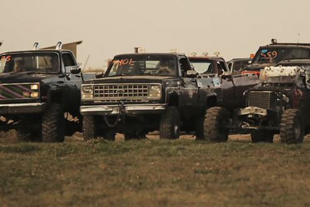 VIDEO: The Road Hammers And Lifted Trucks Play in the Mud