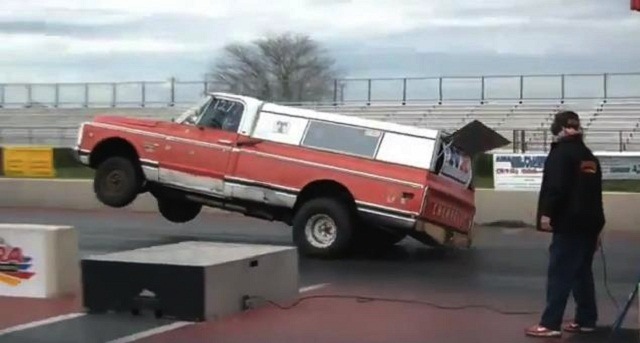 pinks_all_out_farm_truck_3