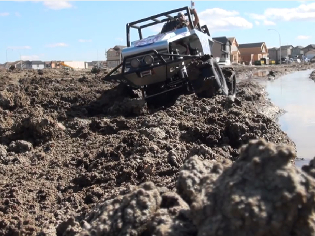 VIDEO: Radio Controlled Rover Tackles Mud Like A Boss!