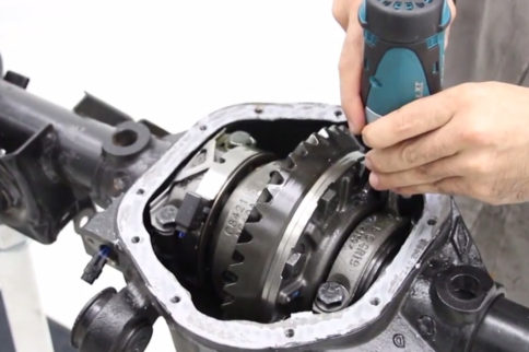 VIDEO: Currie RockJock 44 Housing Swap For Jeep Wrangler Rubicon